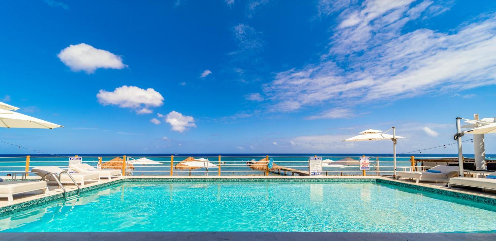 Cobalt Coast Resort West Bay Екстер'єр фото