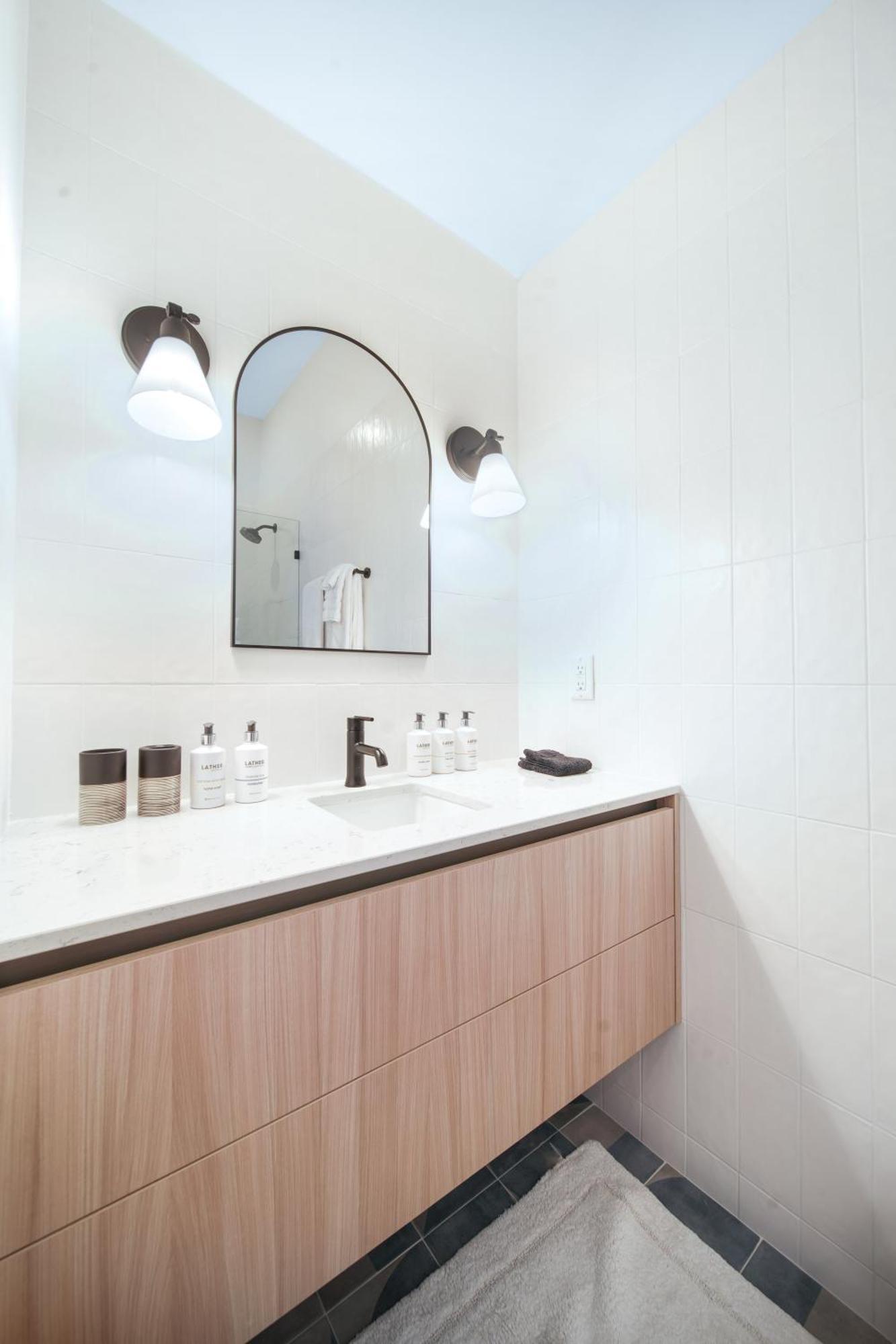 Cobalt Coast Resort West Bay Екстер'єр фото