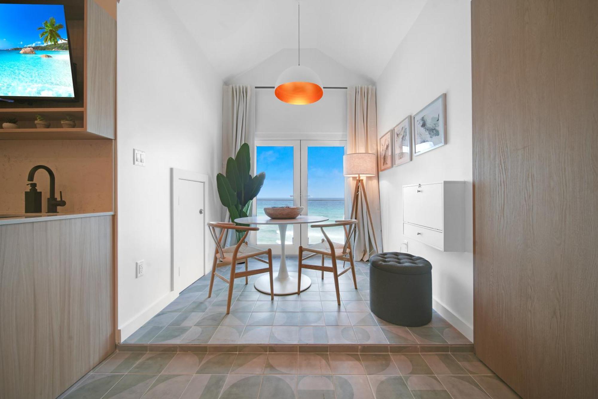 Cobalt Coast Resort West Bay Екстер'єр фото