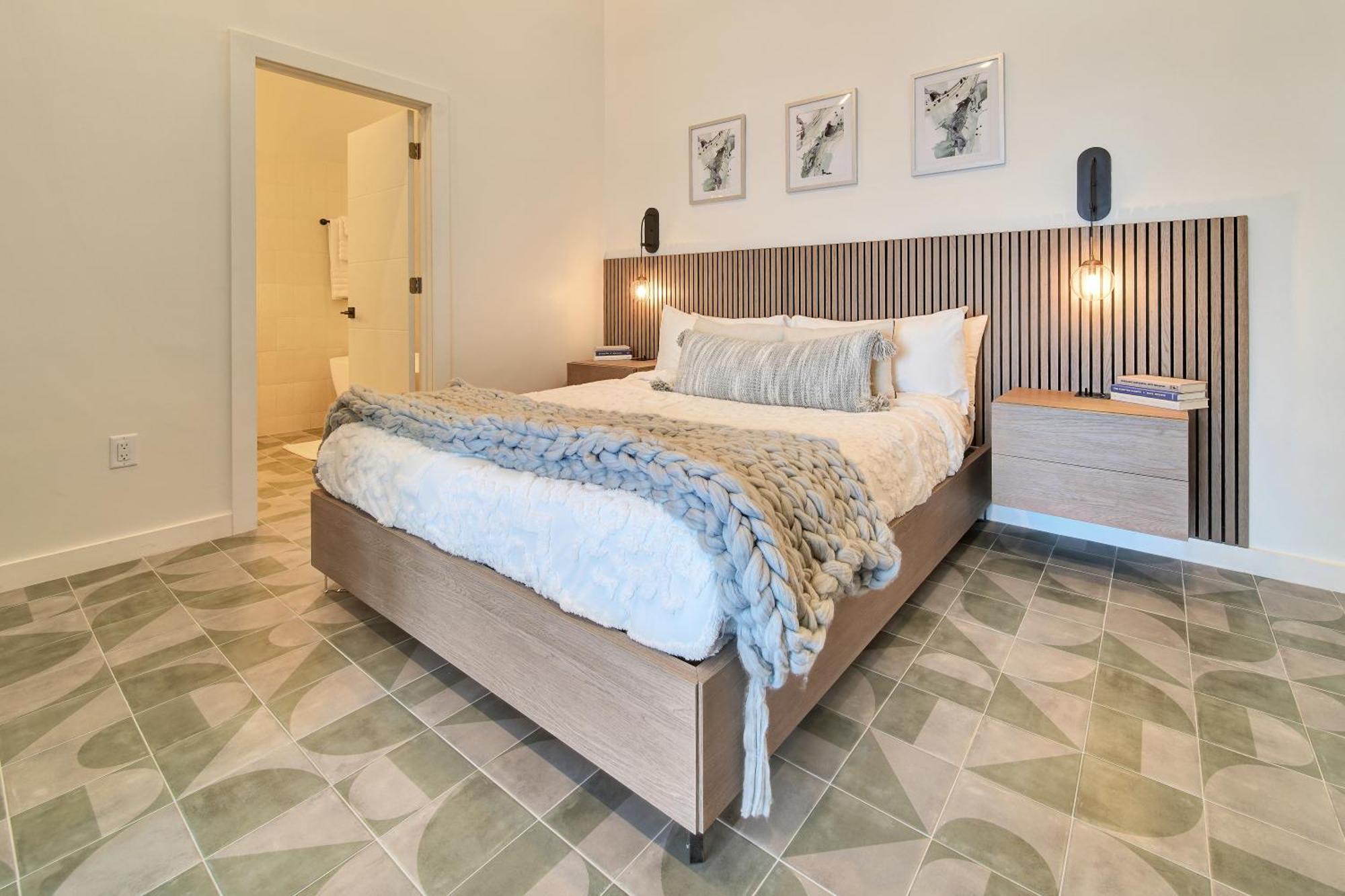 Cobalt Coast Resort West Bay Екстер'єр фото