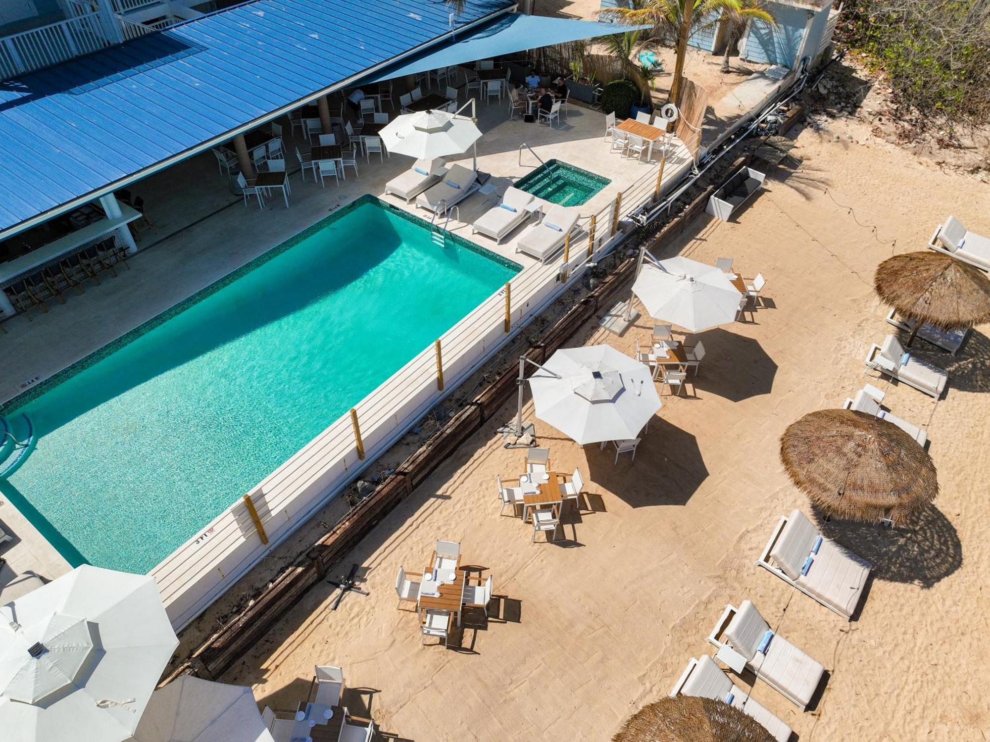 Cobalt Coast Resort West Bay Екстер'єр фото