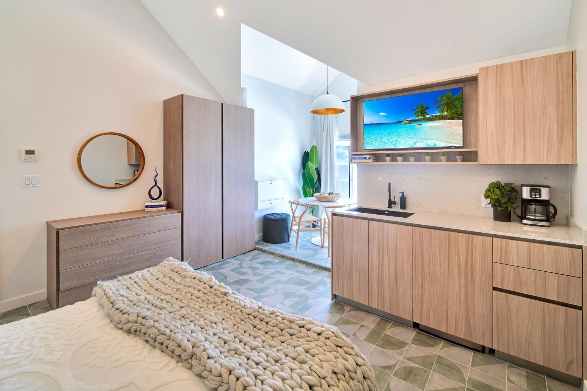 Cobalt Coast Resort West Bay Екстер'єр фото