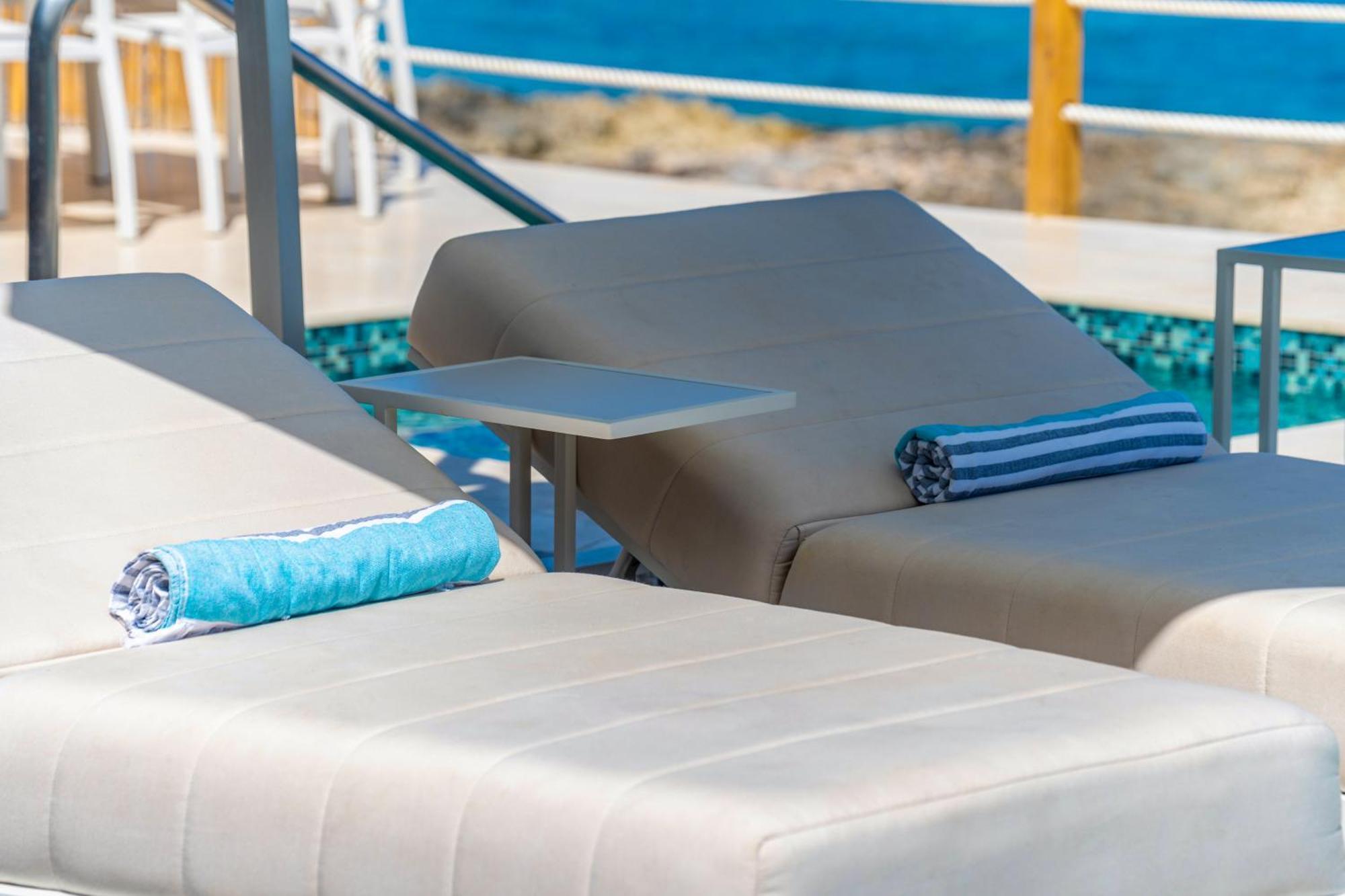 Cobalt Coast Resort West Bay Екстер'єр фото
