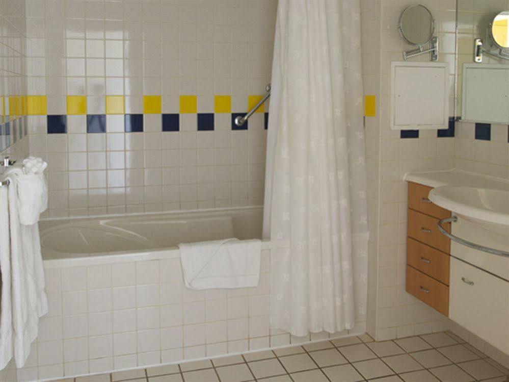 Cobalt Coast Resort West Bay Екстер'єр фото
